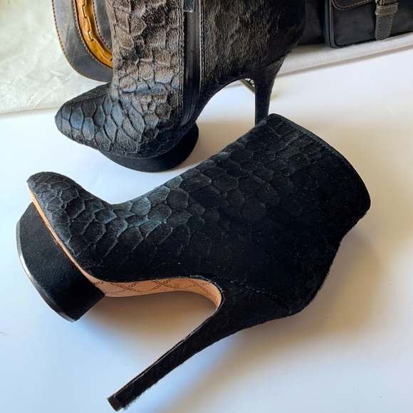 L.A.M.B Gwen Stefani Black fur High heel Boots - Picture 7 of 15